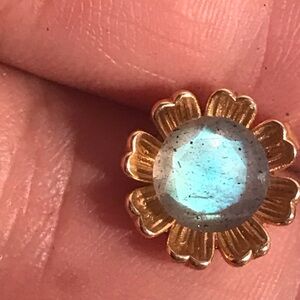 18k flower and labradorite stone pendant